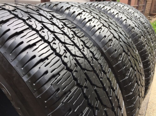 ยาง Bridgestone 265 65 17 กลางปี15 ดอกเต็ม ใช้ยาว ราคาไม่แพง