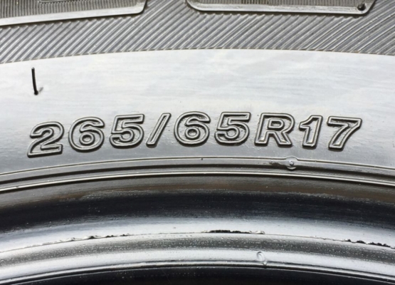 ยาง Bridgestone 265 65 17 กลางปี15 ดอกเต็ม ใช้ยาว ราคาไม่แพง