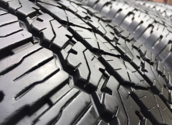 ยาง Bridgestone 265 65 17 กลางปี15 ดอกเต็ม ใช้ยาว ราคาไม่แพง