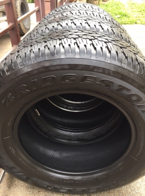 ยาง Bridgestone 265 65 17 กลางปี15 ดอกเต็ม ใช้ยาว ราคาไม่แพง