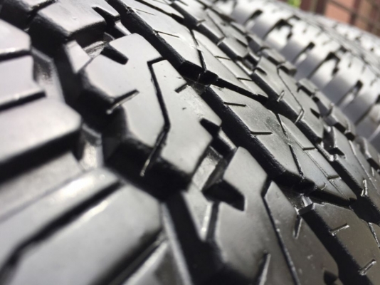 ยาง Bridgestone 265 65 17 กลางปี15 ดอกเต็ม ใช้ยาว ราคาไม่แพง