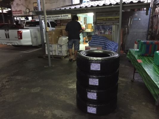 ยาง Bridgestone 265 65 17 กลางปี15 ดอกเต็ม ใช้ยาว ราคาไม่แพง