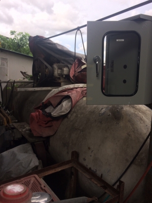 ขออณุญาติขายรถ ปัมลมขนาดใหญ่พร้อมใช้ยังใช้งานได้ดีน้ำหนัก 1ตันมอเตอร์ขนาด10 แรง ราคา 65000สนใจติดต่อ 0853224877-0988930465