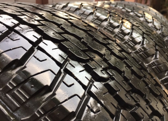 ยาง Bridgestone 255 65 17 ปลายปี15 ดอกเต็ม ใช้ยาว ราคาไม่แพง