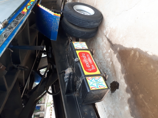 รถหกล้อดั๊ม