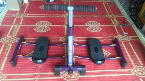 ตัวละ450 บ. โทร 083-2000058 LINE ID: line832923 เครื่องออกกำลังขาให้แข็งแรงเรียวสวย ช่วยกระชับสัดส่ว