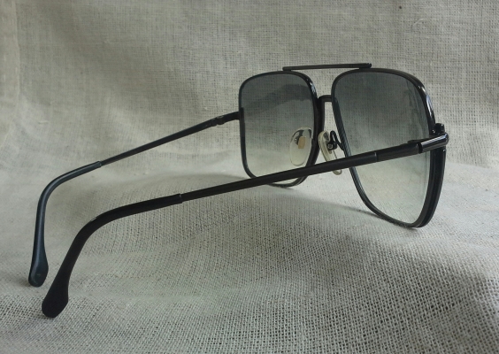 แว่นตาที่สุดแห่งที่สุดของแบรนด์เนมฝรั่งเศส  เวรี่บิ๊กไซซ์ ! 146mm  หล่อเบ้อเริ่ม !  ราคานักศึกษา !  Authentic YVES SAINT LAURENT handmade in Paris, France