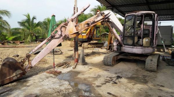 ขายรถขุด SUMITOMO  รุ่นSH65 /คอนโทรลน้ำมัน/ปั้มนิ้ว/เครื่องยนต์4JB /มีเอกสาร /แทรคยาง/มีเก๋ง   เก่าจากนอก ขายราคา 380,000 บาท