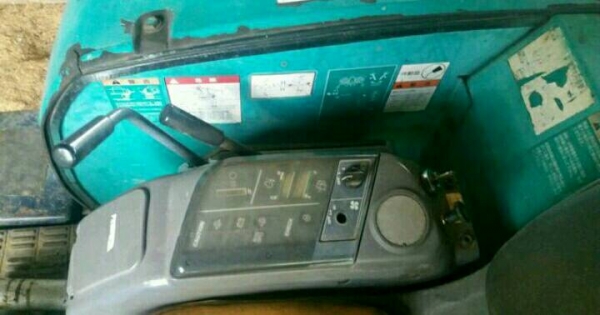 ขาย!! >>> Komatsu Pc27R พร้อมเทนเลอร์ลาก มีไลย์หัวเจาะ <<< เบอร์ติดต่อ 098-7155789 086-4631102