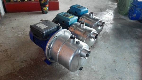 ** เหลือ 2 ตัว ** ปั้มน้ำหัวสแตนเลสอิตาลี่ Ebara & Calpeda ขนาด 1 HP 220V สภาพสวยพร้อมใช้ ** เหลือ 2 ตัว ** ปั้มน้ำหัวสแตนเลสอิตาลี่ Ebara & Calpeda ขนาด 1 HP 220V สภาพสวยพร้อมใช้