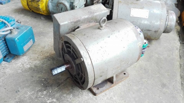 ** เหลือ 1 ตัว ** มอเตอร์ TOSHIBA 7.5 HP 220V สภาพสวยพร้อมใช้