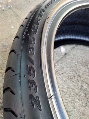 ขายยาง Pirelli 235/35R19 ปี 14