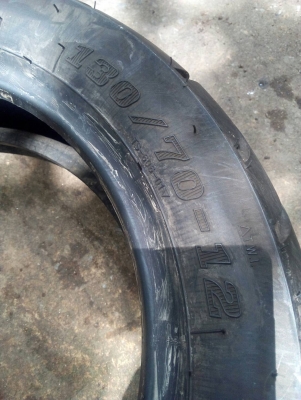 ยางมอเตอร์ไซด์ ขอบ 12 เบอร์ 120/70R12 และ 130/70R12 ปีใหม่ๆ15-16 มี 2 เส้น โทร.081-427-3941