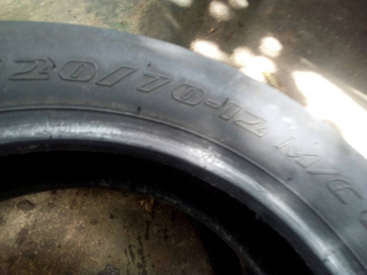 ยางมอเตอร์ไซด์ ขอบ 12 เบอร์ 120/70R12 และ 130/70R12 ปีใหม่ๆ15-16 มี 2 เส้น โทร.081-427-3941