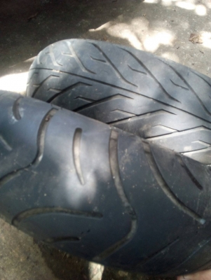 ยางมอเตอร์ไซด์ ขอบ 12 เบอร์ 120/70R12 และ 130/70R12 ปีใหม่ๆ15-16 มี 2 เส้น โทร.081-427-3941