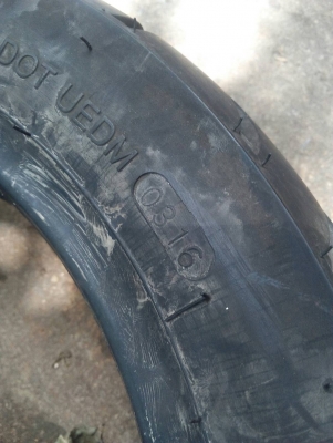 ยางมอเตอร์ไซด์ ขอบ 12 เบอร์ 120/70R12 และ 130/70R12 ปีใหม่ๆ15-16 มี 2 เส้น โทร.081-427-3941