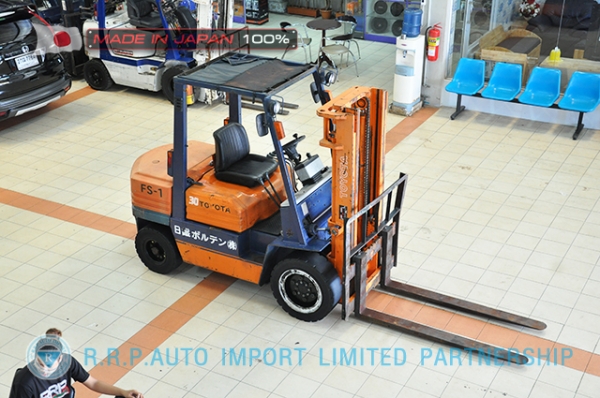 ขายรถโฟล์คลิฟท์มือสอง TOYOTA รุ่น 5FD30-42248 นำเข้าจากประเทศญี่ปุ่น 100\% ไม่เคยใช้งานในไทย