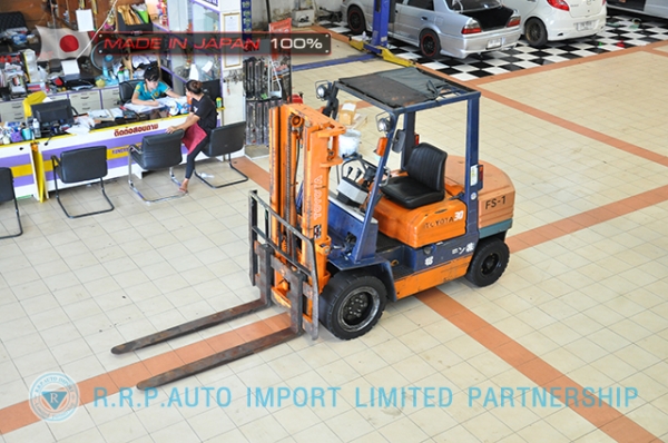 ขายรถโฟล์คลิฟท์มือสอง TOYOTA รุ่น 5FD30-42248 นำเข้าจากประเทศญี่ปุ่น 100\% ไม่เคยใช้งานในไทย