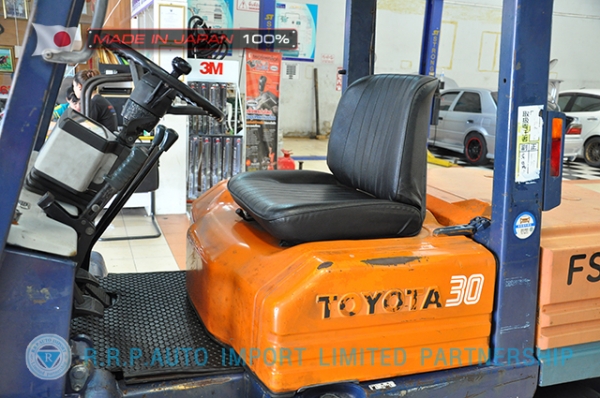 ขายรถโฟล์คลิฟท์มือสอง TOYOTA รุ่น 5FD30-42248 นำเข้าจากประเทศญี่ปุ่น 100\% ไม่เคยใช้งานในไทย
