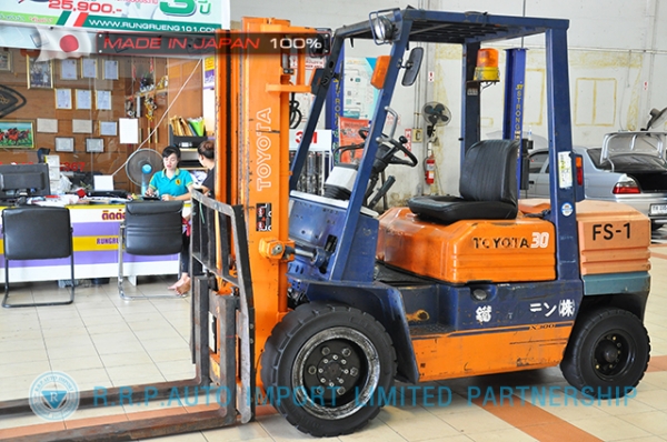 ขายรถโฟล์คลิฟท์มือสอง TOYOTA รุ่น 5FD30-42248 นำเข้าจากประเทศญี่ปุ่น 100\% ไม่เคยใช้งานในไทย