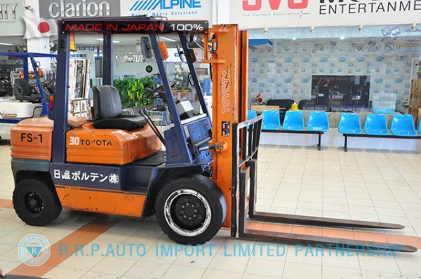 ขายรถโฟล์คลิฟท์มือสอง TOYOTA รุ่น 5FD30-42248 นำเข้าจากประเทศญี่ปุ่น 100\% ไม่เคยใช้งานในไทย