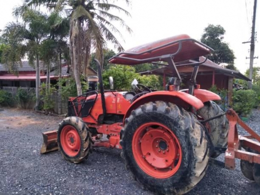 KOBOTA M7040 อุปกรณ์2ชิ้น รถสวยพร้อมใช้ ไมล์น้อยๆ ราคาต่อรองได้ สนใจติดต่อ 0872976734