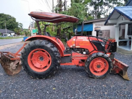 KOBOTA M7040 อุปกรณ์2ชิ้น รถสวยพร้อมใช้ ไมล์น้อยๆ ราคาต่อรองได้ สนใจติดต่อ 0872976734