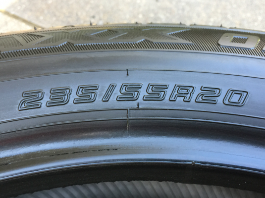 ยาง Dunlop 235 55 20 ปี16 ดอกเต็ม ไม่มีปะ ใช้ยาว ราคาไม่แพง ยาง Dunlop 235 55 20 ปี16 ดอกเต็ม ไม่มีปะ ใช้ยาว ราคาไม่แพง