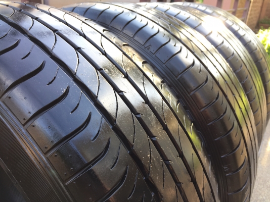 ยาง Dunlop 235 55 20 ปี16 ดอกเต็ม ไม่มีปะ ใช้ยาว ราคาไม่แพง ยาง Dunlop 235 55 20 ปี16 ดอกเต็ม ไม่มีปะ ใช้ยาว ราคาไม่แพง