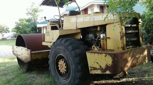 ขายรถบดยีห้อ Sakai เพลาเดียว 10ตัน เอกสารซื้อขาย รถใช้งานได้เลย พร้อมใช้ ขาย390000 บ.