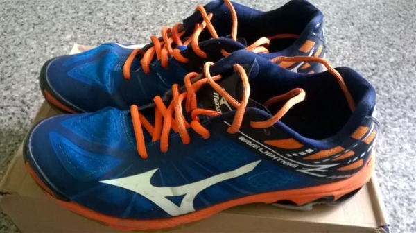 ขาย Mizuno Wave Lightning Z