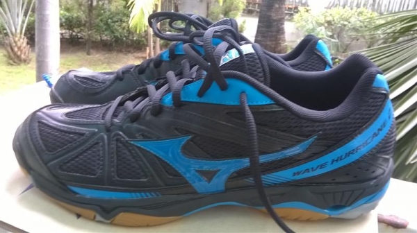 ขาย Mizuno Wave Hurricane 2