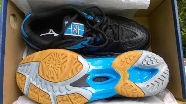 ขาย Mizuno Wave Hurricane 2