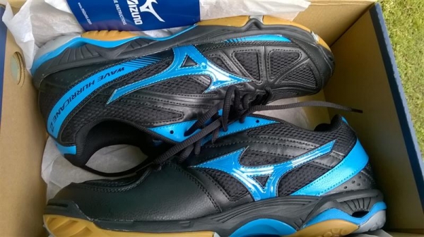 ขาย Mizuno Wave Hurricane 2