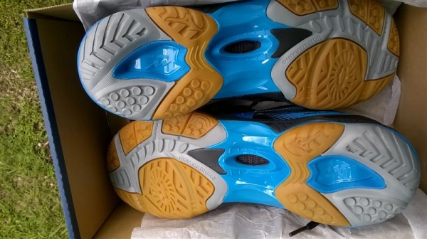 ขาย Mizuno Wave Hurricane 2