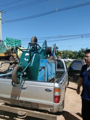 tractor-backhoe ส่งเครื่องปั๊มลม และรถเข็น ปูน ให้ลูกค้าจาก กาญจนบุรีครับ ขอบคุณครับ