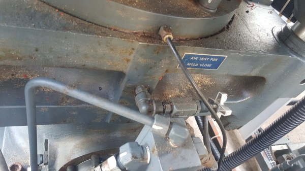 ขายเครื่องฉีดซิลิโคนขนาด 100 ตันจำนวน 10เครื่องราคาโลละ 20 บาท