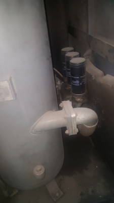 ปั๊มลมสกรูขนาด 250 Kwปี 97= 2 ตัวๆละ220,000 110 kwปี94= 2 ตัวๆละ170,000แอร์ดายเออร์1ตัว