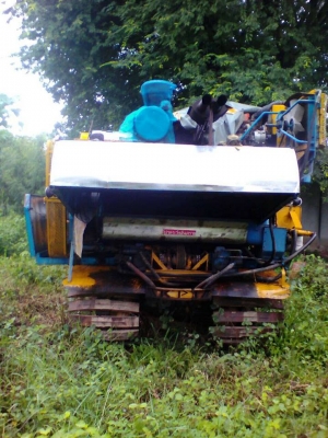 ขายรถเกี่ยวข้าว เกษตรพัฒนา รุ่นรองกระสอบ เครื่องบนใช้งานทุกปี เครื่อง185