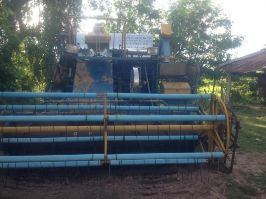 ขายรถเกี่ยวข้าว เกษตรพัฒนา รุ่นรองกระสอบ เครื่องบนใช้งานทุกปี เครื่อง185