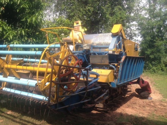 ขายรถเกี่ยวข้าว เกษตรพัฒนา รุ่นรองกระสอบ เครื่องบนใช้งานทุกปี เครื่อง185