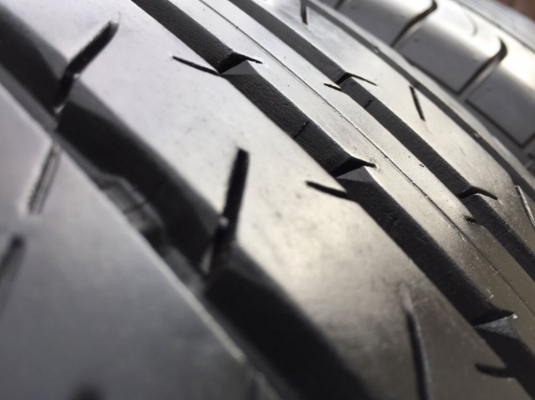 ยาง DUNLOP sp sport maxx 215 55 17 ปี15 ดอกเต็ม ไม่มีปะ ใช้ยาว ราคาไม่แพง ยาง DUNLOP sp sport maxx 215 55 17 ปี15 ดอกเต็ม ไม่มีปะ ใช้ยาว ราคาไม่แพง