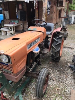 ขายด่วนรถไถ คูโบต้า l2000 มีชุดดัน แต่ใบดันหาย มีหางตัดหญ้า. เพลาเดียว ขาย45000