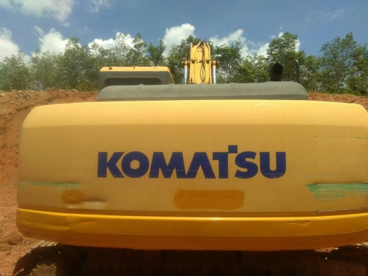 ขายรถแบคโฮ KOMATSU PC200-7 ราคา 1300000 กับ 1500000 ขายรถแบคโฮ KOMATSU PC200-7 ราคา 1300000 กับ 1500000