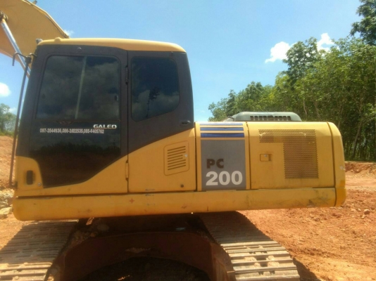 ขายรถแบคโฮ KOMATSU PC200-7 ราคา 1300000 กับ 1500000