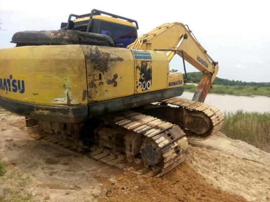 ขายรถแบคโฮ KOMATSU PC200-7 ราคา 1300000 กับ 1500000