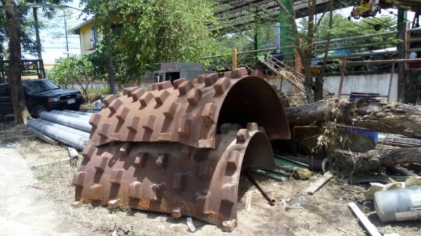 ขาย 135,000 เปลือกหนามรถบด ขนาดสิบตัน ถอดจากรถบด SAKAI  สภาพเก่านอก สวยพร้อมใช้ เปลือกอยู่ ระยอง 090-772-3710 090-772-3708