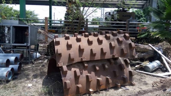 ขาย 135,000 เปลือกหนามรถบด ขนาดสิบตัน ถอดจากรถบด SAKAI  สภาพเก่านอก สวยพร้อมใช้ เปลือกอยู่ ระยอง 090-772-3710 090-772-3708