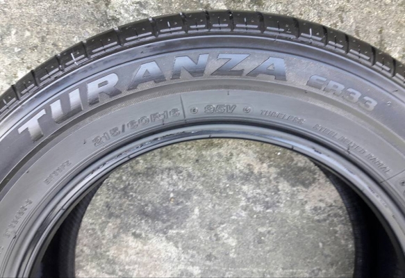 ยางรถยนต์มือสอง BRIDGESTONE รุ่น TURANZA RE33 .215 60R16 ปี2016 สภาพสวยมากๆ ดอกเยอะใช้อีกยาวๆไม่แพง