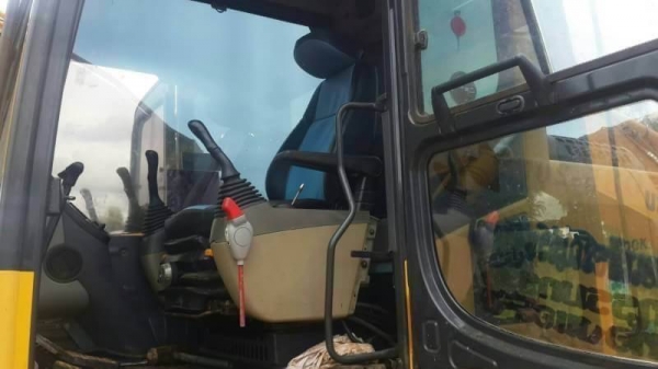 ขาย 1,250,000  KOMATSU  PC 200-8 เครื่องดี ปั้มดี ช่วงล่างดี โช่บาง ไฟฟ้าครบ พร้อมใช้งาน เอกสารอินวอยท์  รถอยู่ จ.ยโสธร 090-772-3710 090-772-3708